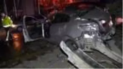 Ankara'da sıkışmalı trafik kazası: 2 yaralı Ankara'da sıkışmalı trafik kazası: 2 yaralı