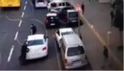 Otomobilden 1 milyon 200 bin TL'lik hırsızlığın 3 şüphelisi yakalandı Otomobilden 1 milyon 200 bin TL'lik hırsızlığın 3 şüphelisi yakalandı