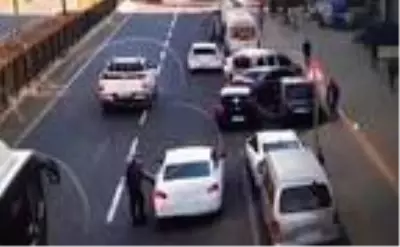 Otomobilden 1 milyon 200 bin TL'lik hırsızlığın 3 şüphelisi yakalandı Otomobilden 1 milyon 200 bin TL'lik hırsızlığın 3 şüphelisi yakalandı