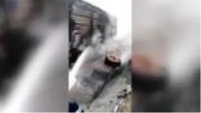 Otoyolda alev alan kamyonda hasar oluştu Otoyolda alev alan kamyonda hasar oluştu