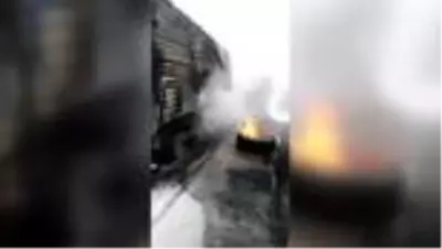 Otoyolda alev alan kamyonda hasar oluştu Otoyolda alev alan kamyonda hasar oluştu