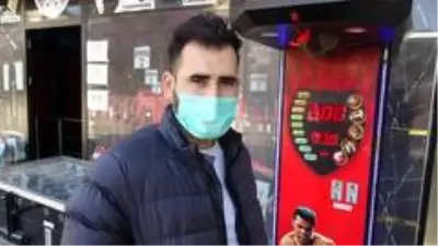 Oyun makinesinin kilidini kırıp bozuk paraları çaldılar Oyun makinesinin kilidini kırıp bozuk paraları çaldılar