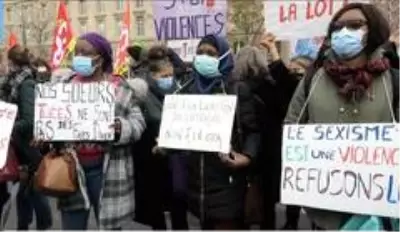 - Paris'te kadınlardan aile içi şiddete karşı protesto - Paris'te kadınlardan aile içi şiddete karşı protesto