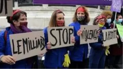 - Paris'te kadınlardan aile içi şiddete karşı protesto - Paris'te kadınlardan aile içi şiddete karşı protesto