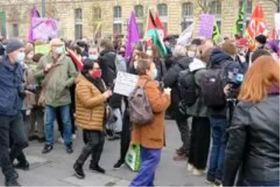 - Paris'te kadınlardan aile içi şiddete karşı protesto - Paris'te kadınlardan aile içi şiddete karşı protesto