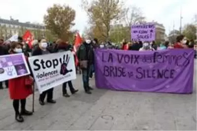 - Paris'te kadınlardan aile içi şiddete karşı protesto - Paris'te kadınlardan aile içi şiddete karşı protesto