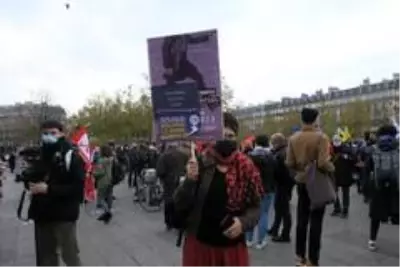 - Paris'te kadınlardan aile içi şiddete karşı protesto - Paris'te kadınlardan aile içi şiddete karşı protesto