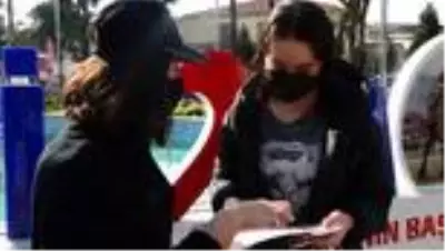 Son dakika gündem: Polisler, KADES ile ilgili bilgilendirme broşürü dağıttı Son dakika gündem: Polisler, KADES ile ilgili bilgilendirme broşürü dağıttı