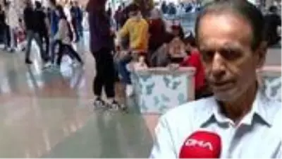 Prof. Dr. Mehmet Ceyhan'dan önemli uyarı: AVM'de yerde yemek, restoranda yemekten daha riskli Prof. Dr. Mehmet Ceyhan'dan önemli uyarı: AVM'de yerde yemek, restoranda yemekten daha riskli