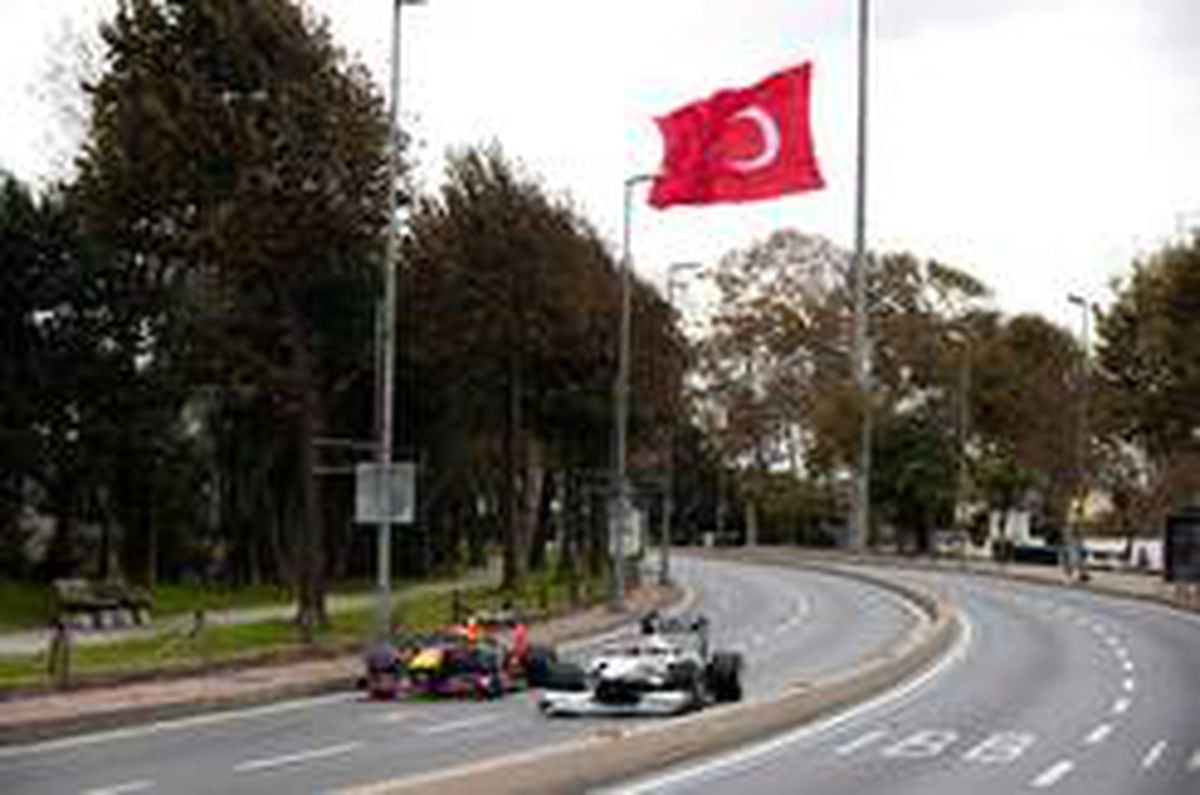 Red Bull ve AlphaTauri'nin İstanbul'daki gösterisi tüm dünyada yayında
