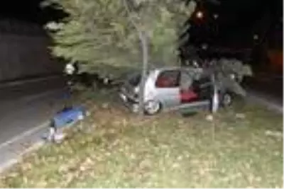 Son dakika haberleri: Refüjdeki ağaca çarpan otomobilin sürücüsü öldü Son dakika haberleri: Refüjdeki ağaca çarpan otomobilin sürücüsü öldü
