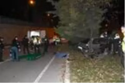 Son dakika haberleri: Refüjdeki ağaca çarpan otomobilin sürücüsü öldü Son dakika haberleri: Refüjdeki ağaca çarpan otomobilin sürücüsü öldü
