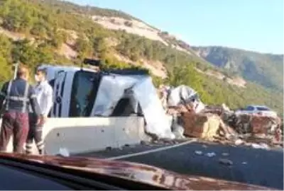Sakar rampasında TIR devrildi Sakar rampasında TIR devrildi