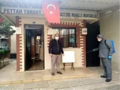 Salihli Belediyesi muhtarlık binalarını ilaçladı Salihli Belediyesi muhtarlık binalarını ilaçladı