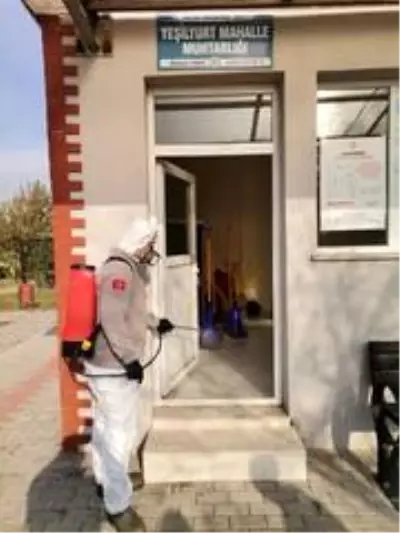 Salihli Belediyesi muhtarlık binalarını ilaçladı Salihli Belediyesi muhtarlık binalarını ilaçladı