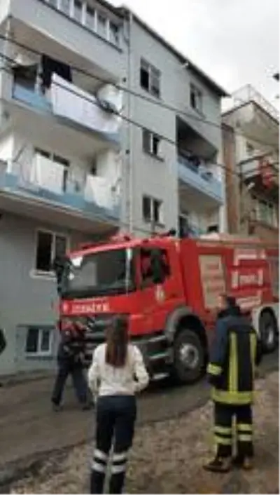 Son dakika haber... Çıkan yangında 1 kişi dumandan etkilenerek hastaneye kaldırıldı Son dakika haber... Çıkan yangında 1 kişi dumandan etkilenerek hastaneye kaldırıldı