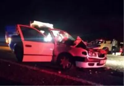 Şanlıurfa'da otomobil biçerdövere çarptı: 1 ölü, 2 yaralı Şanlıurfa'da otomobil biçerdövere çarptı: 1 ölü, 2 yaralı