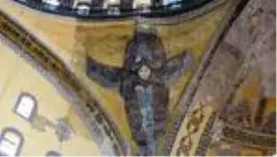 Ayasofya Camisi'nde Serafim Meleği figürü, vaiz kürsüsü ve mahfil yeniden gün yüzüne çıktı Ayasofya Camisi'nde Serafim Meleği figürü, vaiz kürsüsü ve mahfil yeniden gün yüzüne çıktı