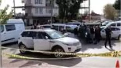 Seyir halindeki cipte iki kişiyi öldüren saldırgan intihar etti Seyir halindeki cipte iki kişiyi öldüren saldırgan intihar etti