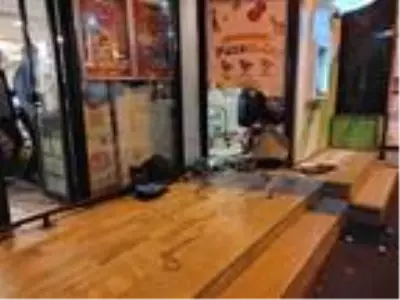 Şişli'de marketten hırsızlık; dışarıdaki taksicilere silah çektiler Şişli'de marketten hırsızlık; dışarıdaki taksicilere silah çektiler