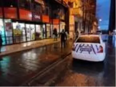 Şişli'de marketten hırsızlık; dışarıdaki taksicilere silah çektiler Şişli'de marketten hırsızlık; dışarıdaki taksicilere silah çektiler