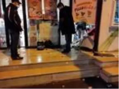 Şişli'de marketten hırsızlık; dışarıdaki taksicilere silah çektiler Şişli'de marketten hırsızlık; dışarıdaki taksicilere silah çektiler