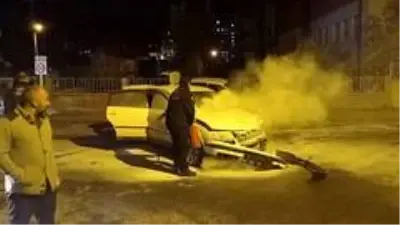 Sivas'ta otomobiller çarpıştı: 2 yaralı Sivas'ta otomobiller çarpıştı: 2 yaralı