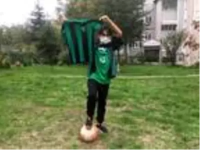 SMA hastası Hamza için formasını satışa çıkarttı SMA hastası Hamza için formasını satışa çıkarttı