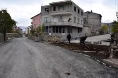 Sosyal Mahallesi sakinlerinden Başkan Geylani'ye teşekkür pankartı Sosyal Mahallesi sakinlerinden Başkan Geylani'ye teşekkür pankartı