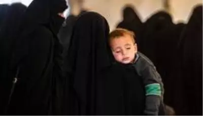 Suriye'de IŞİD üyelerinin ailelerinin tutulduğu kamp boşaltılıyor Suriye'de IŞİD üyelerinin ailelerinin tutulduğu kamp boşaltılıyor