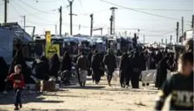 Suriye'de IŞİD üyelerinin ailelerinin tutulduğu kamp boşaltılıyor Suriye'de IŞİD üyelerinin ailelerinin tutulduğu kamp boşaltılıyor