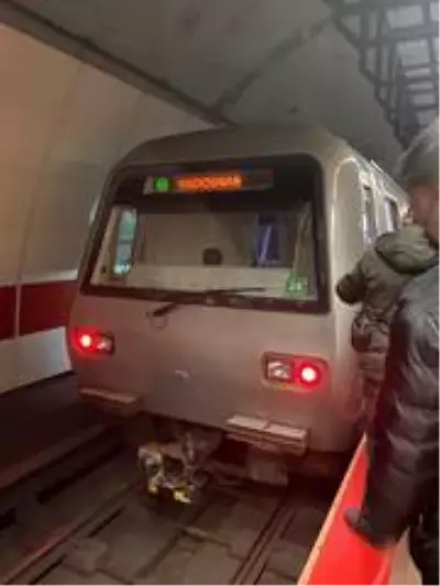 Taksim Metrosunda intihar Taksim Metrosunda intihar