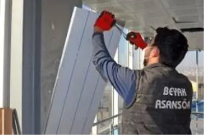 TCDD üst geçidi üzerinde bulunan asansöre bakım yapıldı TCDD üst geçidi üzerinde bulunan asansöre bakım yapıldı