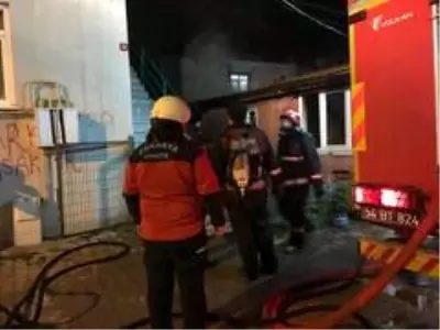 Son dakika! Tek katlı evde çıkan yangın söndürüldü Son dakika! Tek katlı evde çıkan yangın söndürüldü
