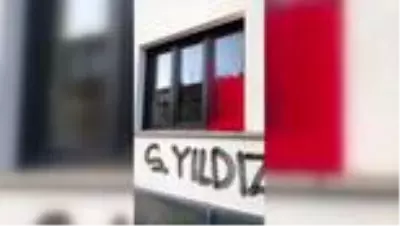Terör örgütü yandaşlarından İsviçre Türk Toplumu Başkanı Şeref Yıldız'ın evine saldırı Terör örgütü yandaşlarından İsviçre Türk Toplumu Başkanı Şeref Yıldız'ın evine saldırı