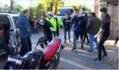 Edirne'de kaza sonrası arbede: 2 yaralı Edirne'de kaza sonrası arbede: 2 yaralı