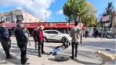 Traktör ile motosiklet çarpıştı: 1 yaralı Traktör ile motosiklet çarpıştı: 1 yaralı