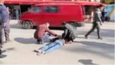 Traktör ve motosiklet kafa kafaya çarpıştı Traktör ve motosiklet kafa kafaya çarpıştı
