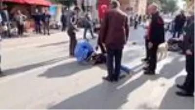 Traktör ve motosiklet kafa kafaya çarpıştı Traktör ve motosiklet kafa kafaya çarpıştı