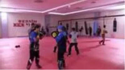 Tuncelili kick boksçular milli sporcu olmak için ringlerde ter döküyor Tuncelili kick boksçular milli sporcu olmak için ringlerde ter döküyor