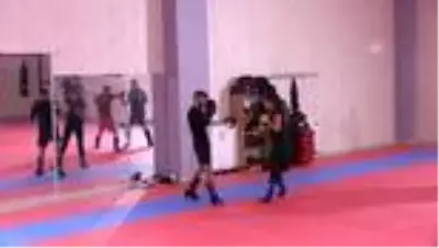 Tuncelili kick boksçular milli sporcu olmak için ringlerde ter döküyor Tuncelili kick boksçular milli sporcu olmak için ringlerde ter döküyor