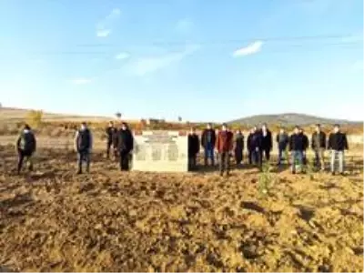 Türkeş'in doğumun gününde 103 fidan toprakla buluştu Türkeş'in doğumun gününde 103 fidan toprakla buluştu