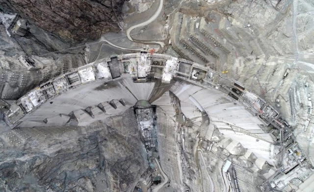 Türkiye'nin en yüksek barajının tamamlanmasına 25 metre kaldı