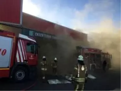 Tuzla'da korkutan fabrika yangını Tuzla'da korkutan fabrika yangını