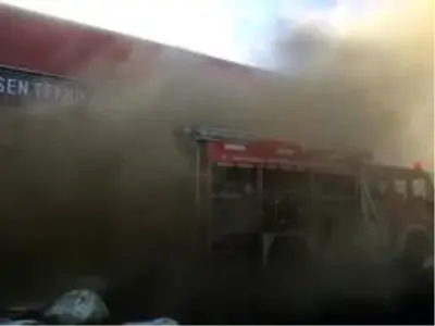 Tuzla'da korkutan fabrika yangını Tuzla'da korkutan fabrika yangını