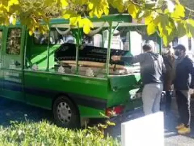 Son dakika! Usta oyuncu Devrim Parscan son yolculuğuna uğurlandı Son dakika! Usta oyuncu Devrim Parscan son yolculuğuna uğurlandı