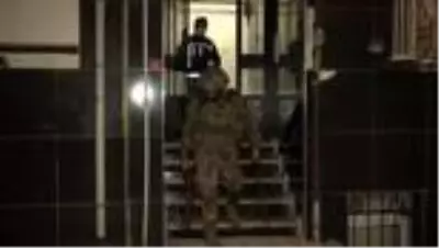 Uyuşturucu satıcılarına yönelik eş zamanlı operasyonda çok sayıda şüpheli yakalandı Uyuşturucu satıcılarına yönelik eş zamanlı operasyonda çok sayıda şüpheli yakalandı