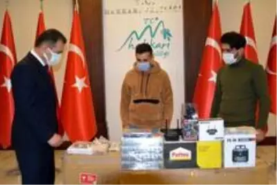 Hakkari Valiliğinden Teknofest'e katılan Savaş Tatlı'ya malzeme desteği Hakkari Valiliğinden Teknofest'e katılan Savaş Tatlı'ya malzeme desteği
