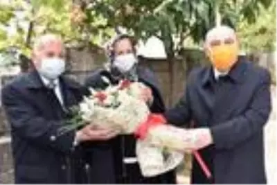 Valiye, evliliğinin ilk günlerinde eşinin pişirdiği mısırın 46 yıldır sakladığı püskülünü gösterdi Valiye, evliliğinin ilk günlerinde eşinin pişirdiği mısırın 46 yıldır sakladığı püskülünü gösterdi