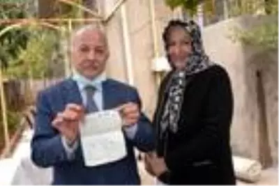 Valiye, evliliğinin ilk günlerinde eşinin pişirdiği mısırın 46 yıldır sakladığı püskülünü gösterdi Valiye, evliliğinin ilk günlerinde eşinin pişirdiği mısırın 46 yıldır sakladığı püskülünü gösterdi